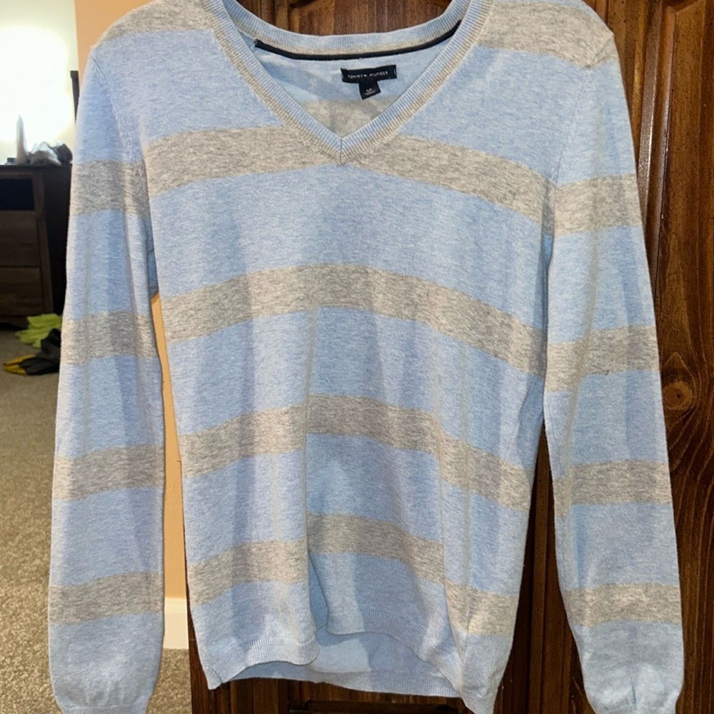 Blue and Grey Tommy Hilfiger sweater